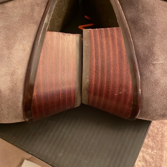 Vionic size 7.5 Joy Serena ankle boots. Like new. - Picture 6 of 7